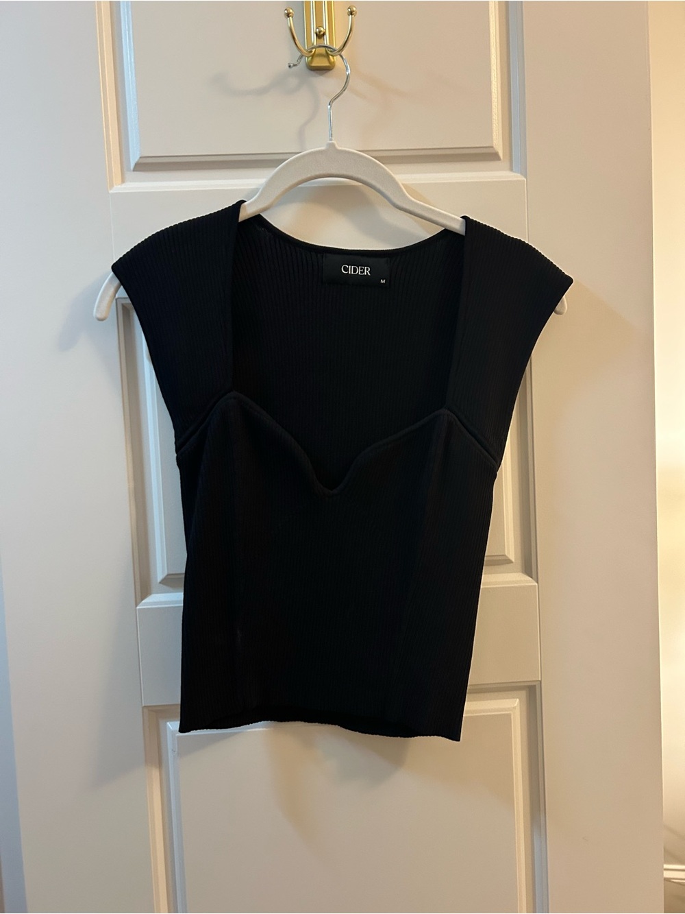 Cider Black Ribbed Sweetheart Neck Cap Sleeve Camisole